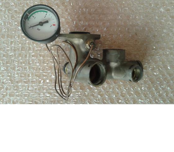 Manómetro de presión y cuerpo hidráulico de latón de caldera Vaillant VMW-ES-282-5-R2